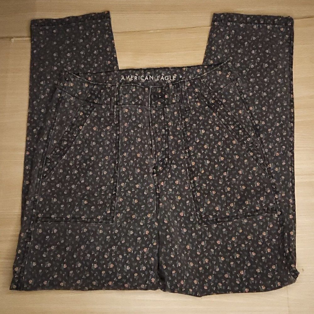 American Eagle Women's Grey Floral Straight Leg Jeans 4